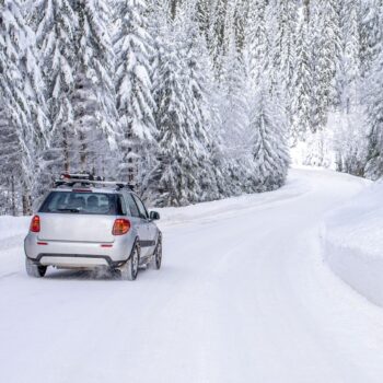 Pourquoi respecter les obligations d'équipement des véhicules en période hivernale ?